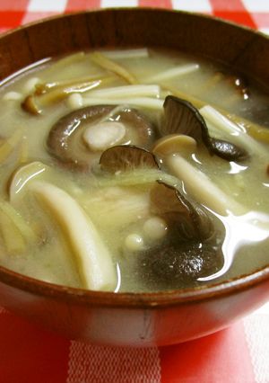 茸たっぷり生姜のお味噌汁 ぽっかぽか-レシピのメイン写真