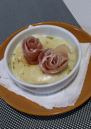 バラの生ハムのせココットカマン♪-レシピのメイン写真