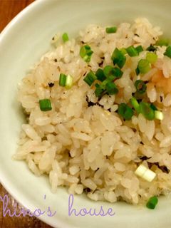 簡単梅干し炊き込みごはん-レシピのメイン写真