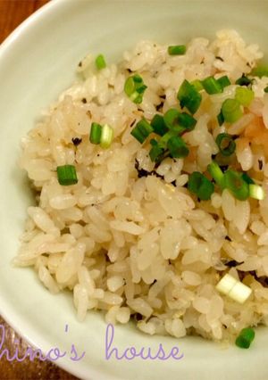 簡単梅干し炊き込みごはん-レシピのメイン写真