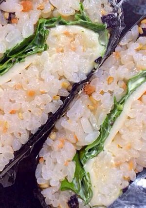鮭ふりかけとチーズのおにぎらず-レシピのメイン写真