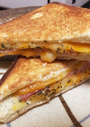 極みホットサンド「バジルチーズベーコン」-レシピのメイン写真