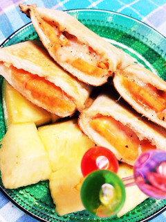バウルーでチーズと柿のホットサンド-レシピのメイン写真