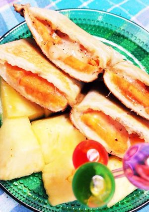 バウルーでチーズと柿のホットサンド-レシピのメイン写真