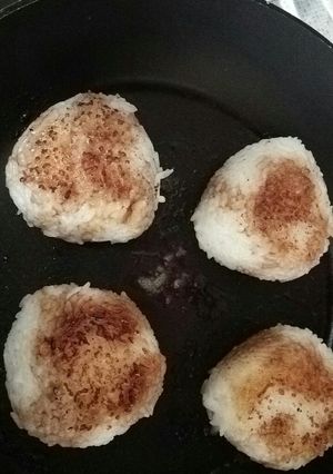 残りご飯でバター醤油焼おにぎり～-レシピのメイン写真