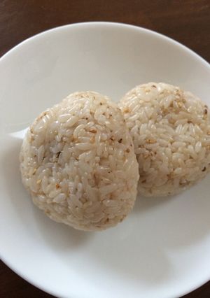 ゴマ香る♪香ばしゴマおにぎり-レシピのメイン写真