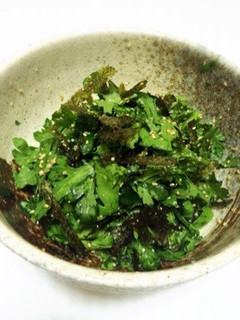 生で食べる春菊のサラダ-レシピのメイン写真