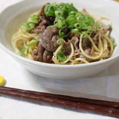 รูปของ 牛肉ときのこの和風パスタ