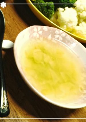 簡単！ブロッコリーの茎のコンソメスープ-レシピのメイン写真