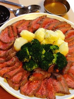 ローストビーフを2種類のソースで-レシピのメイン写真
