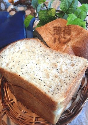 ブルーポピーシードのハード山食✿-レシピのメイン写真