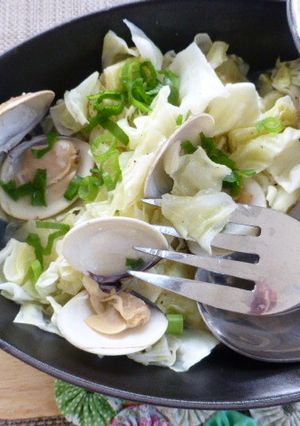 ストウブできゃべつとはまぐりの酒蒸し-レシピのメイン写真