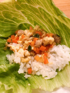 豆腐とひき肉の甘辛味噌そぼろのレタス巻き-レシピのメイン写真