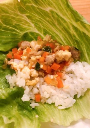 豆腐とひき肉の甘辛味噌そぼろのレタス巻き-レシピのメイン写真