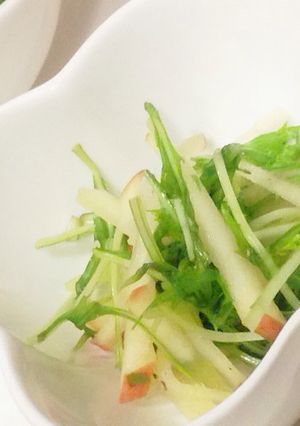 ローリエ☆水菜とりんごの塩漬けサラダ-レシピのメイン写真