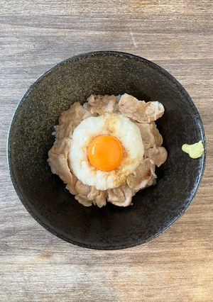 豚甘辛月見丼-レシピのメイン写真