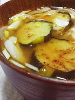 絶品。揚げ茄子とたっぷり長ネギのお味噌汁-レシピのメイン写真