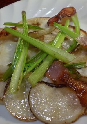 かぶとかぶの葉とベーコンの炒め物-レシピのメイン写真
