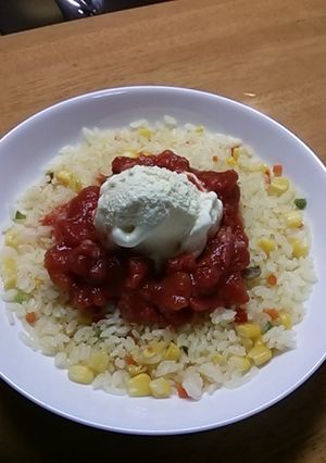 バニラアイスとトマトソースのせエビピラフ-レシピのメイン写真