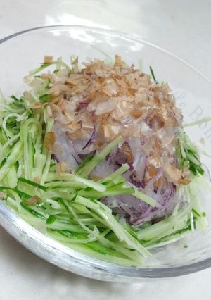 紫玉ねぎとキュウリの鰹節サラダ-レシピのメイン写真