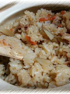 土鍋で豚肉とごぼうの炊き込みご飯-レシピのメイン写真