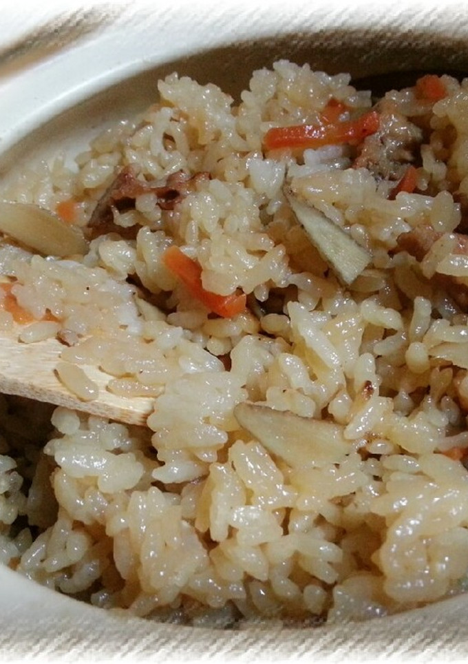 土鍋で豚肉とごぼうの炊き込みご飯-レシピのメイン写真