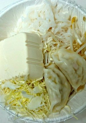 簡単❗こんにゃく麺でぎょうざ鍋風-レシピのメイン写真