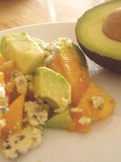 柿とアボカドとブルーチーズのサラダ-レシピのメイン写真