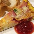 残り野菜とベーコンのオープンオムレツ