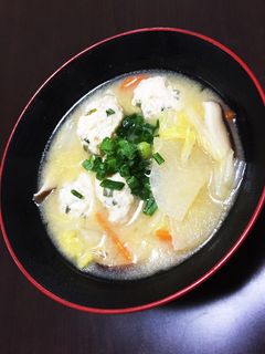 白菜と鶏団子の具沢山お味噌汁!-レシピのメイン写真
