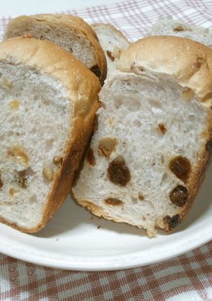 レーズンとクルミのふわふわ食パン♪-レシピのメイン写真