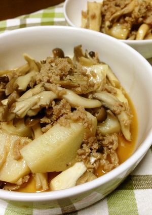 長芋＊鶏挽き＊きのこのバタポン炒め-レシピのメイン写真