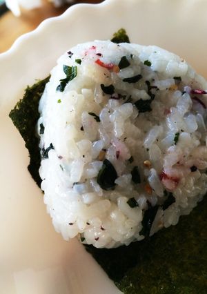 混ぜ込みおにぎり〜弁当用アレンジ-レシピのメイン写真