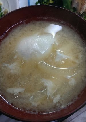 卵と玉ねぎのシンプル味噌汁-レシピのメイン写真