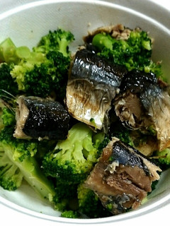 さんまの塩焼きとブロッコリーのレモンあえ-レシピのメイン写真
