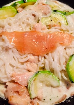 ズッキーニとスモークサーモンスパ-レシピのメイン写真