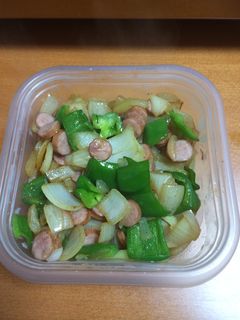 玉ねぎとウィンナーの炒め物-レシピのメイン写真