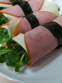 おつまみに♪かいわれのハムチーズ巻き-レシピのメイン写真