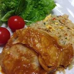 รูปของ 豚肉の甘辛味噌炒めのっけチャーハン