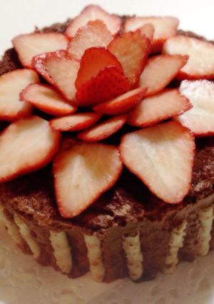 薔薇の生チョコケーキ・デコレーション-レシピのメイン写真
