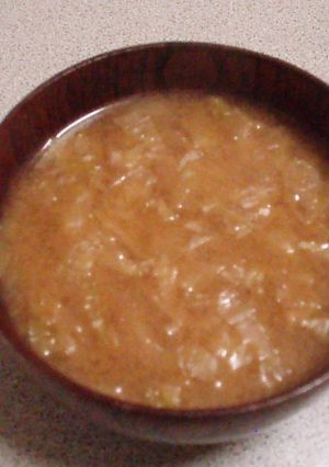 バターで炒めた玉ねぎとキャベツのお味噌汁-レシピのメイン写真