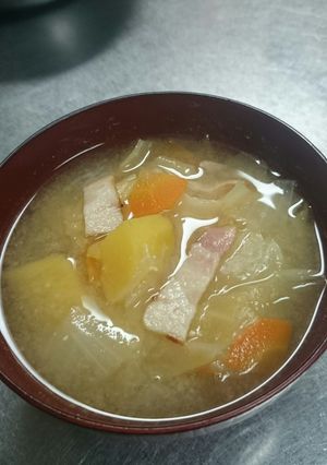 野菜たっぷりベーコンのみそ汁-レシピのメイン写真