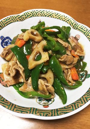 具が大きい！れんこん入りもりもり青椒肉絲-レシピのメイン写真