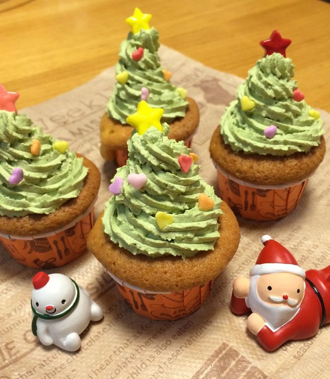 Myaa Sweets様　バッグチャーム　クリスマスツリー　カップケーキ フェアリーケーキフェアのクリスマス限定カップケーキ、サンタ