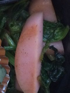 ほうれん草と魚肉ソーセージの塩胡椒炒め-レシピのメイン写真