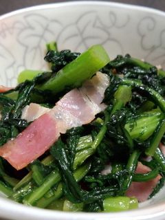 春菊とベーコンのバター醤油炒め-レシピのメイン写真
