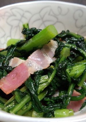 春菊とベーコンのバター醤油炒め-レシピのメイン写真