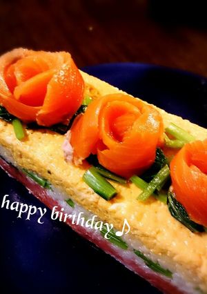 誕生日♬牛乳パックでサーモン寿司ケーキ-レシピのメイン写真