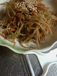 しっとり♪千切りピーラーきんぴらごぼう-レシピのメイン写真