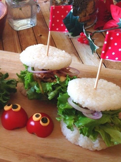 甘辛豚の生姜焼き入り*簡単ライスバーガー-レシピのメイン写真